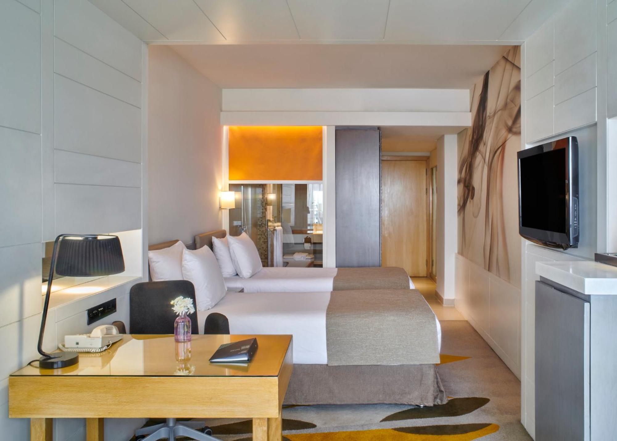 Standard Twin Room with City View - Smoking